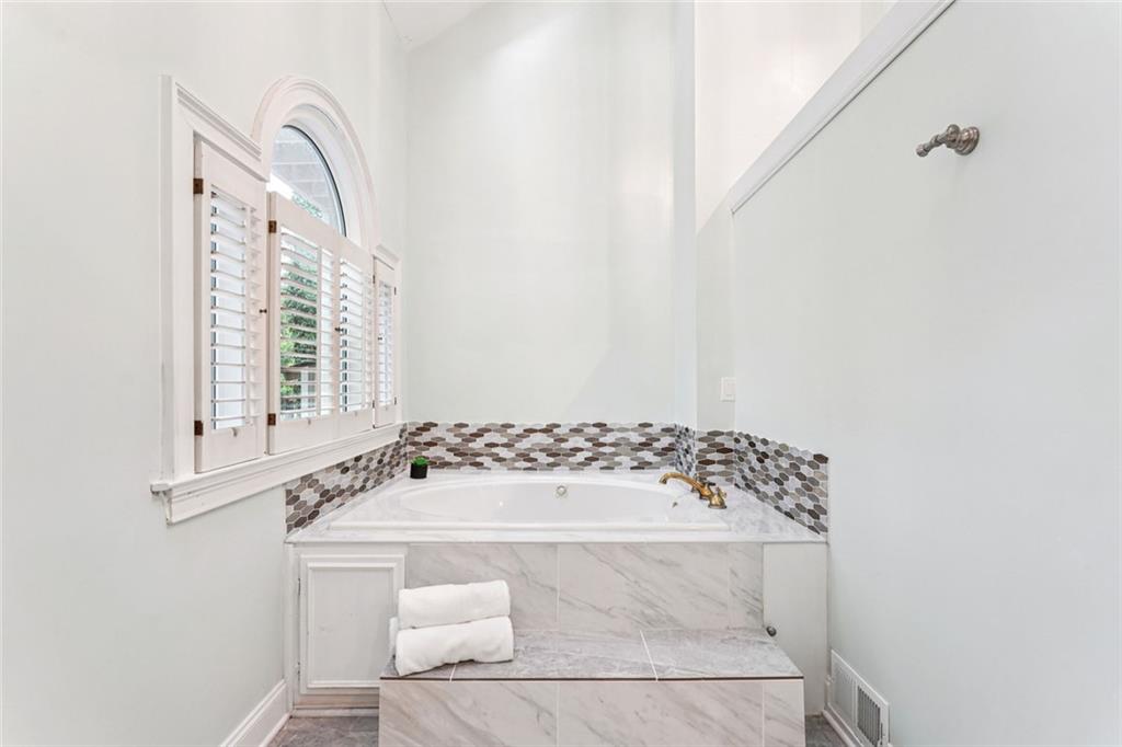 ATLANTA COUNTRY CLUB - Residential
