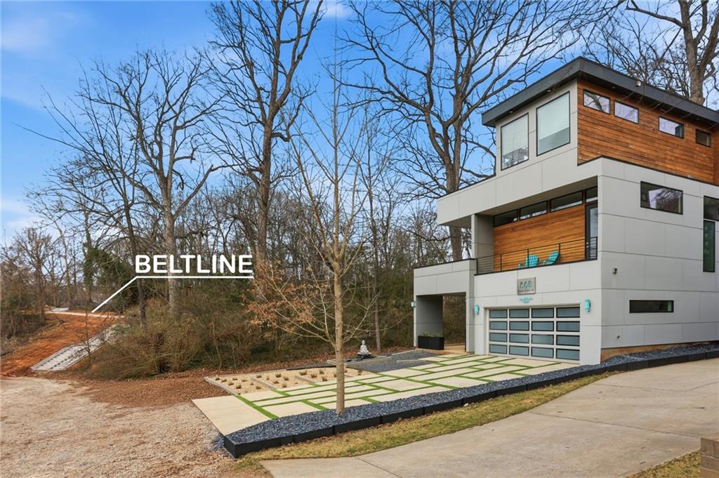 868 Mercer Street SE