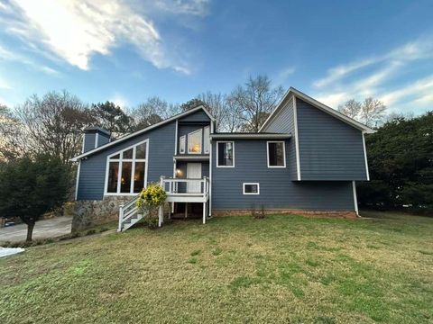 Photo of 2716 Peachtree Walk, Duluth, GA 30096 (MLS # 7736015)