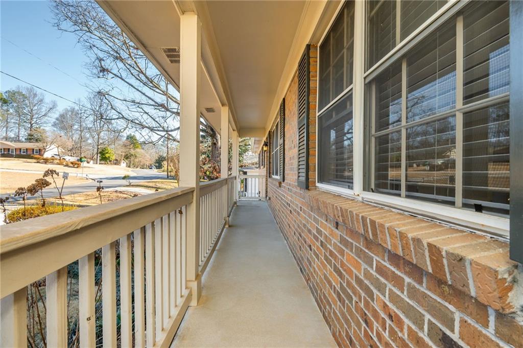 820 Highview Drive SE