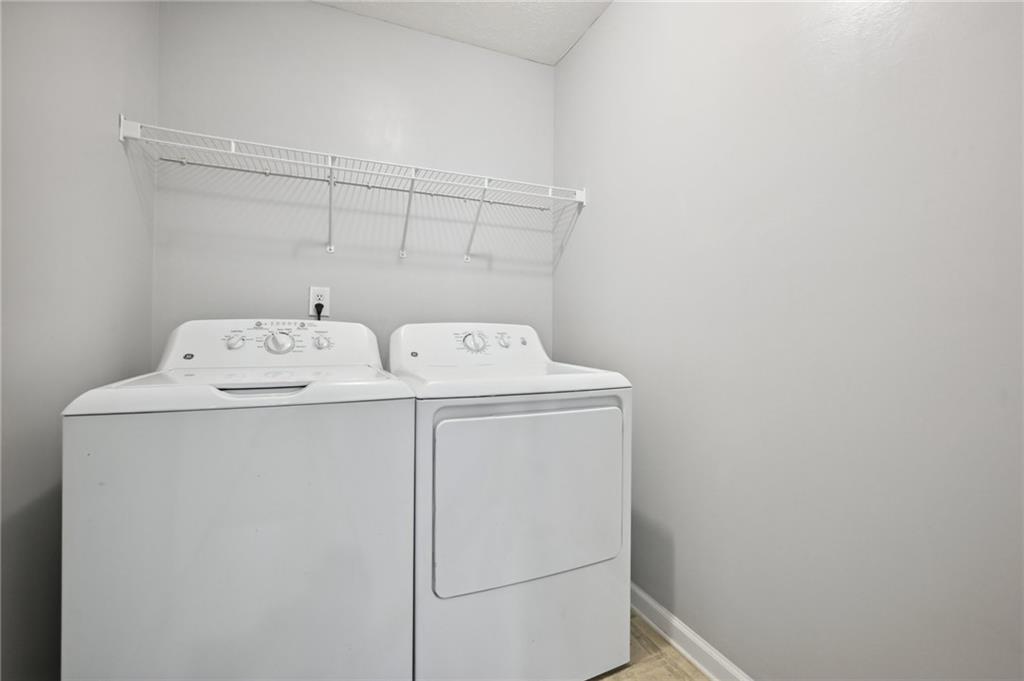 2422 Temple View Drive, Snellville, Georgia image 32