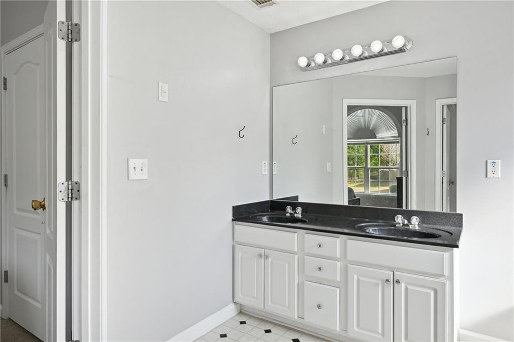 2422 Temple View Drive, Snellville, Georgia image 22
