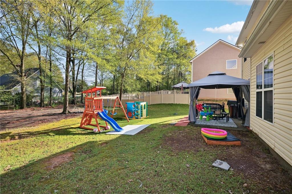 2422 Temple View Drive, Snellville, Georgia image 36