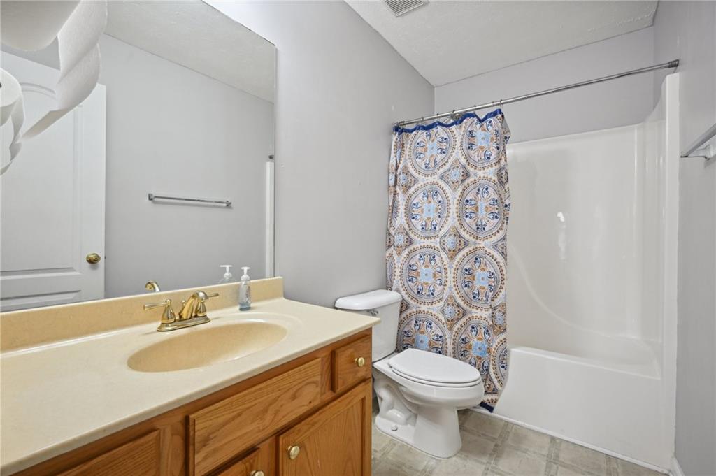 2422 Temple View Drive, Snellville, Georgia image 31