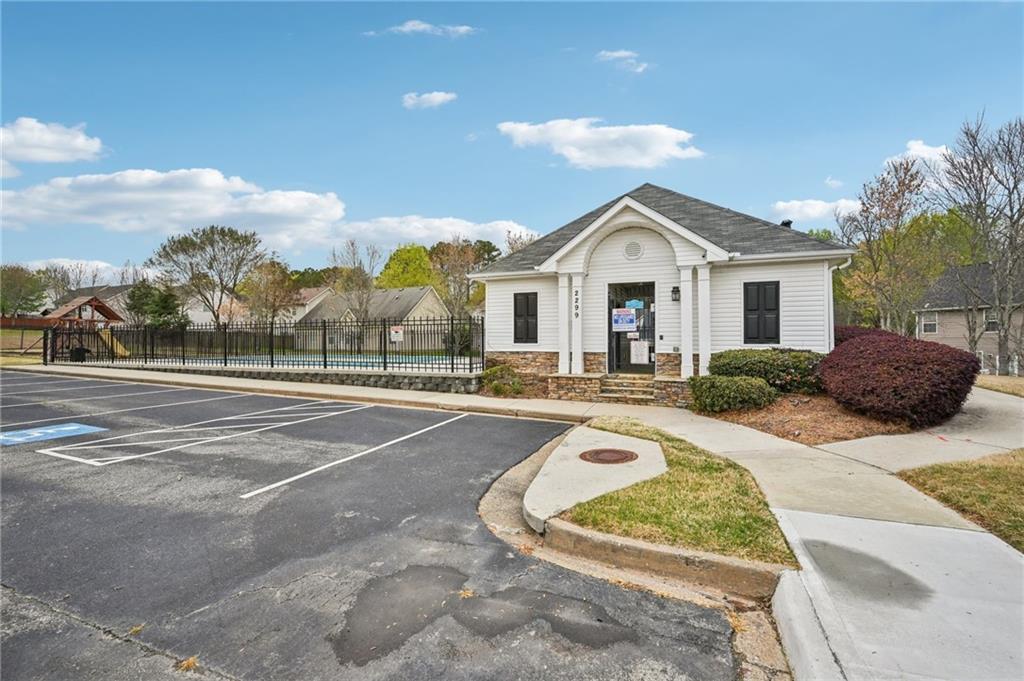2422 Temple View Drive, Snellville, Georgia image 38
