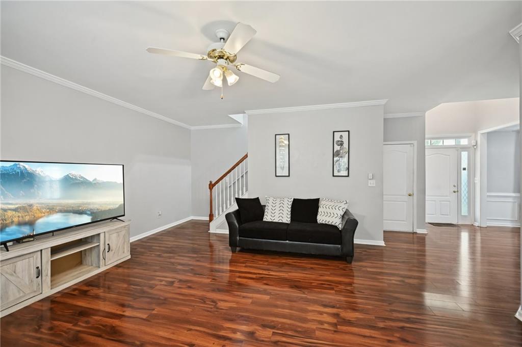 2422 Temple View Drive, Snellville, Georgia image 7