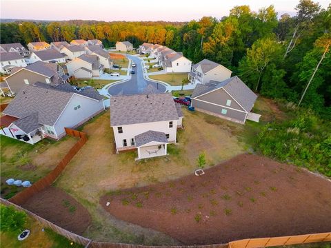 A home in Dacula