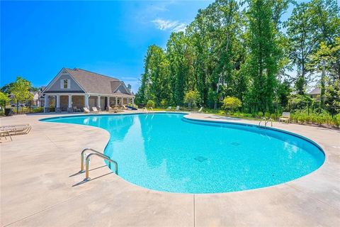 A home in Dacula