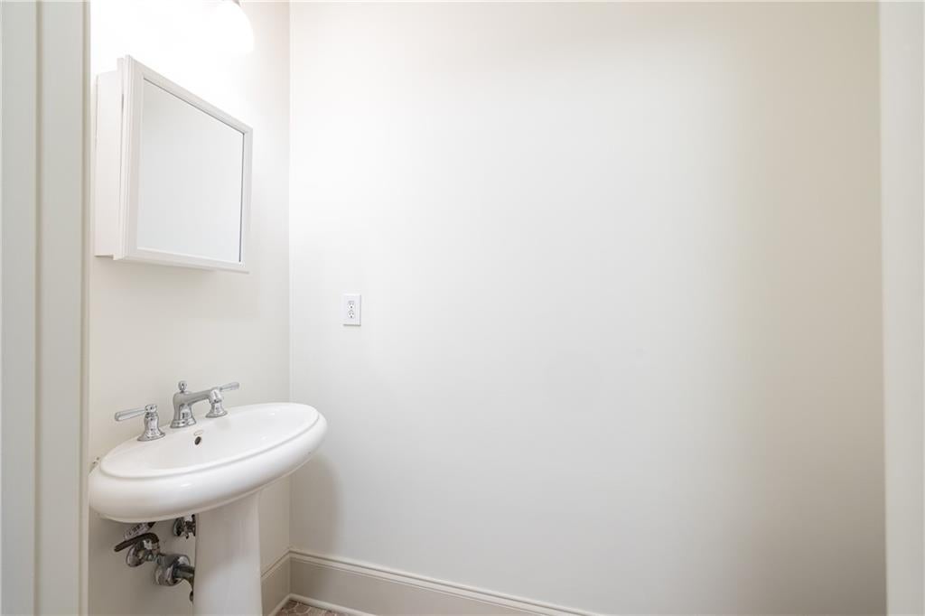 3635 E Paces Circle NE 1418
