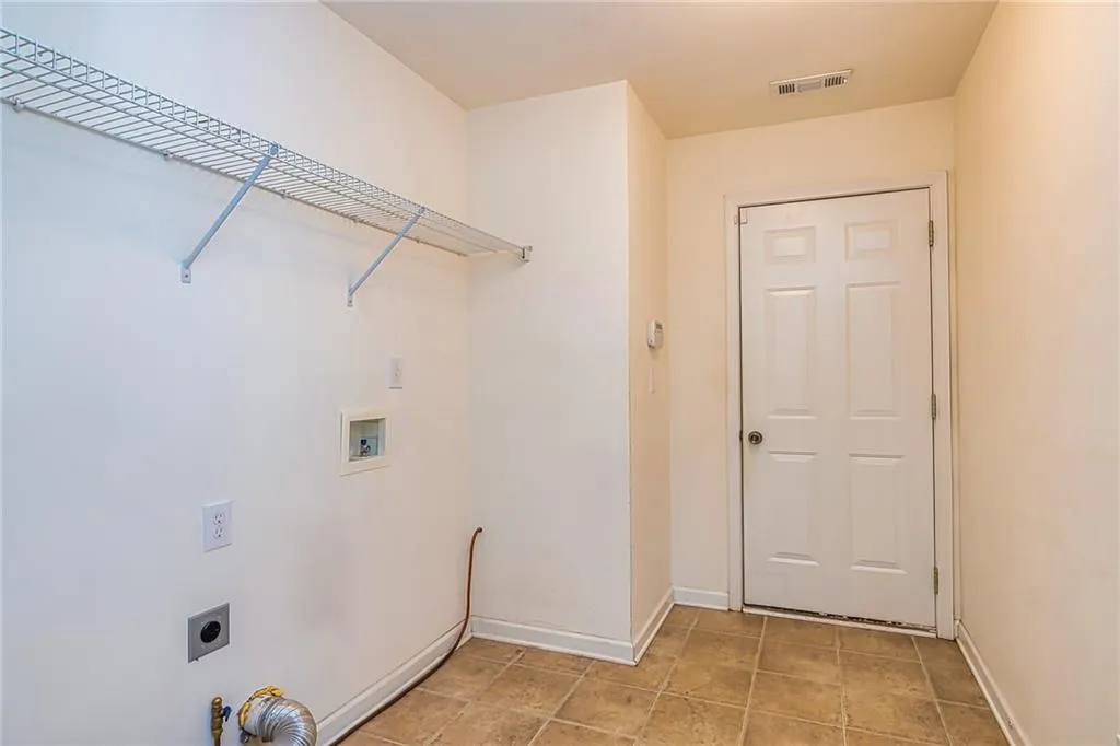 Newnan, Georgia 30265, United States, 3 Bedrooms Bedrooms, ,3 BathroomsBathrooms,Residential,Active,80553