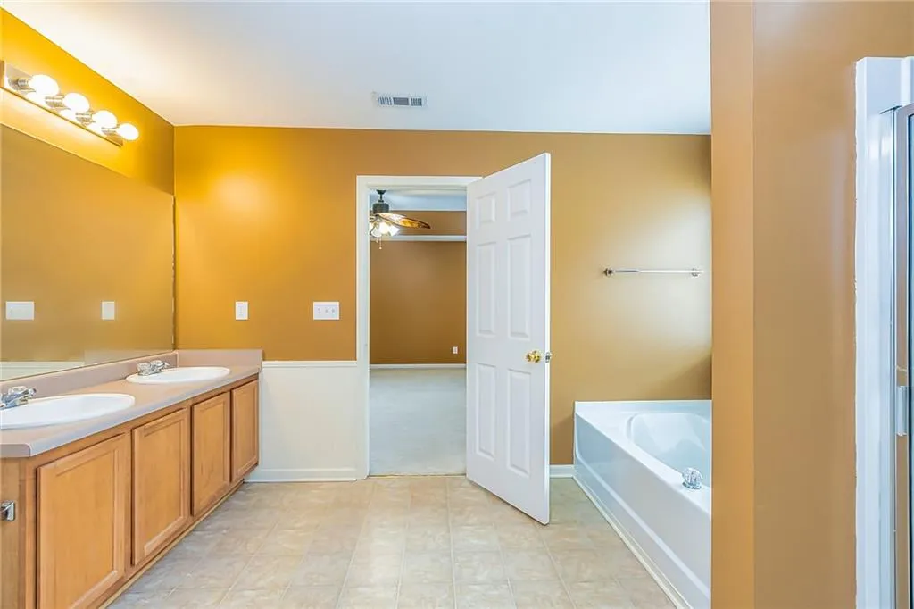 Newnan, Georgia 30265, United States, 3 Bedrooms Bedrooms, ,3 BathroomsBathrooms,Residential,Active,80553