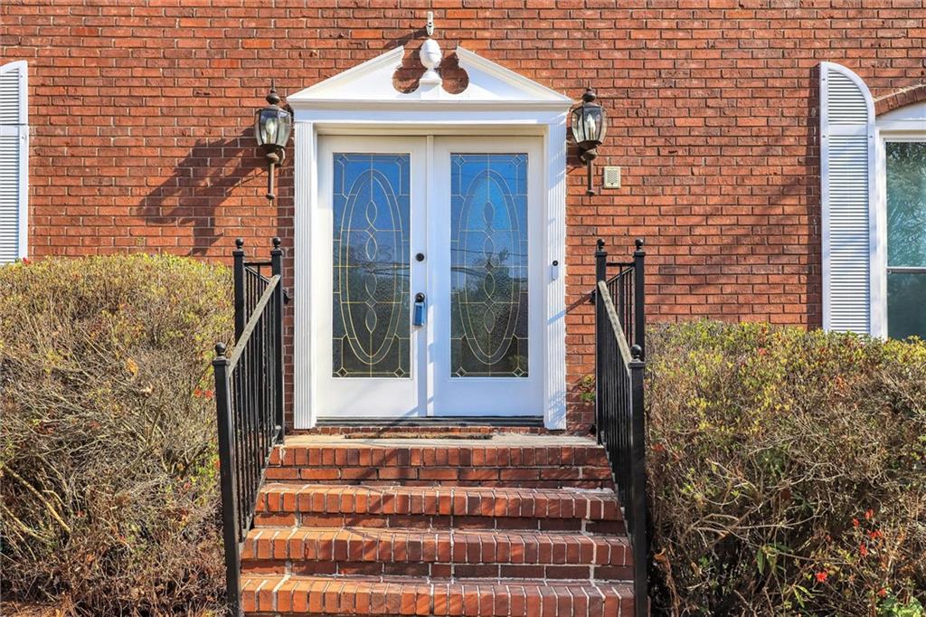 2652 Fontainebleau Drive