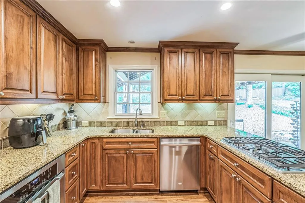 Atlanta, Georgia 30328, United States, 4 Bedrooms Bedrooms, ,4 BathroomsBathrooms,Residential,Active,121690