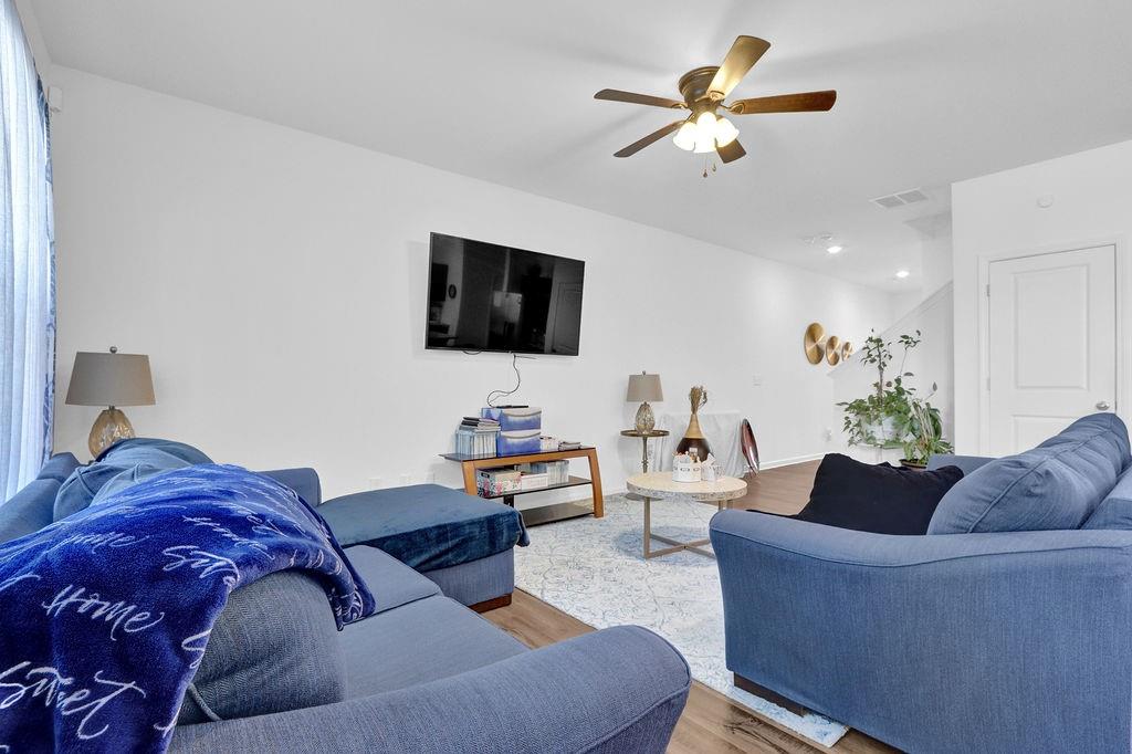 1147 Lossie Way