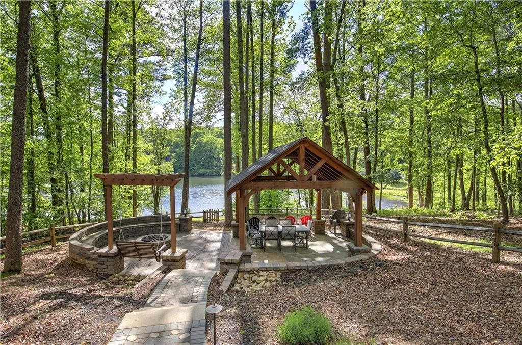 181 Fox Den Circle