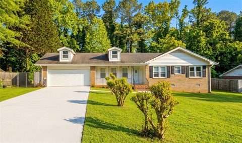 Homes For Rent - 2866 Manor Ct<br/> Snellville, GA 30078