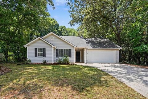 Homes For Sale - 560 E Country Woods Drive<br/> Newton County, Covington, GA 30016