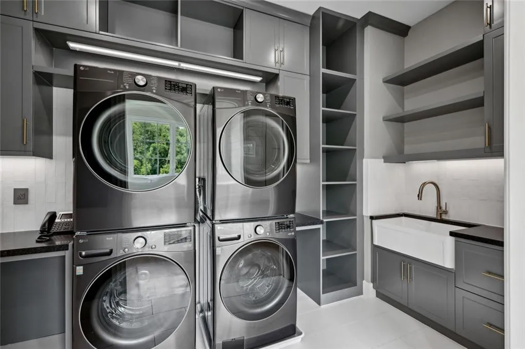 Sandy Springs, Georgia 30327, United States, 7 Bedrooms Bedrooms, ,12 BathroomsBathrooms,Residential,Active,254605