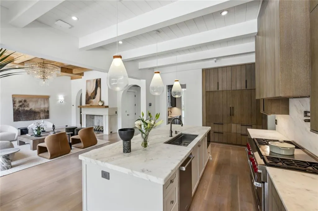 Sandy Springs, Georgia 30327, United States, 7 Bedrooms Bedrooms, ,12 BathroomsBathrooms,Residential,Active,254605