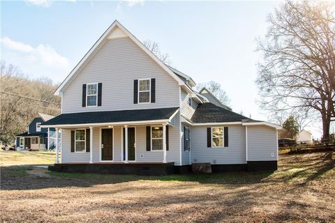 A home in Lindale