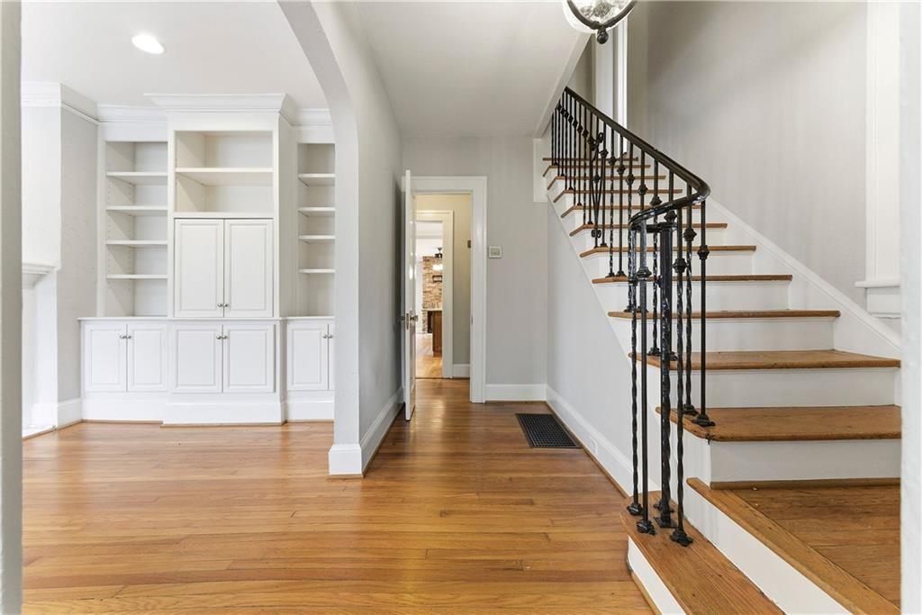 685 E Morningside Drive NE