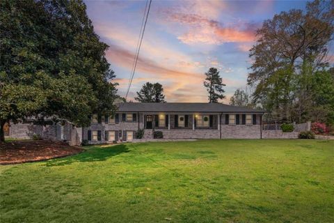 Photo of 2808 Beverly Hills Drive, Marietta, GA 30068 (MLS # 7749787)