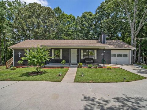 Single Family Residence in Loganville GA 2429 Broadnax Court.jpg