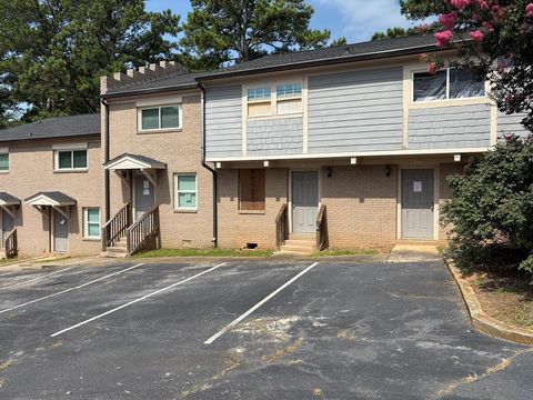 Townhouse For Sale - 2604 Campbellton Road #2G<br/> Atlanta, GA 30311