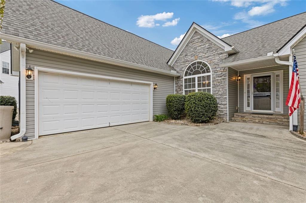 5060 Blue Goose Court, Flowery Branch, Georgia image 3