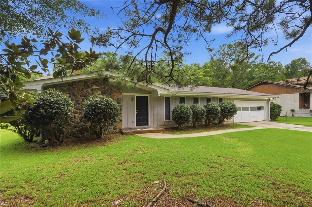 1592 Envoy Place