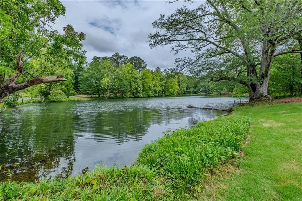 227 W Lakeshore Drive SE