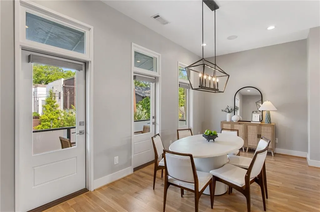 Atlanta, Georgia 30316, United States, 4 Bedrooms Bedrooms, ,3 BathroomsBathrooms,Residential,Pending,144472