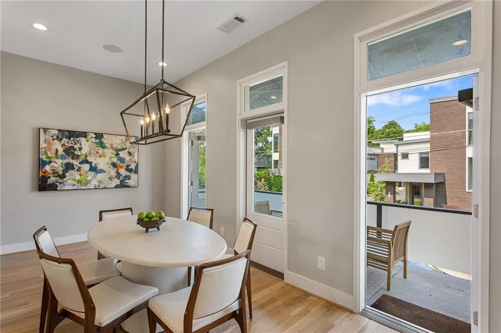 Atlanta, Georgia 30316, United States, 4 Bedrooms Bedrooms, ,3 BathroomsBathrooms,Residential,Pending,144472