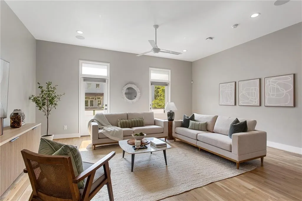 Atlanta, Georgia 30316, United States, 4 Bedrooms Bedrooms, ,3 BathroomsBathrooms,Residential,Pending,144472