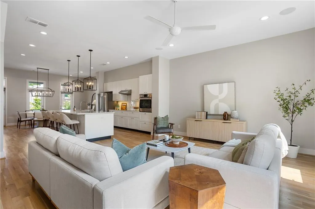 Atlanta, Georgia 30316, United States, 4 Bedrooms Bedrooms, ,3 BathroomsBathrooms,Residential,Pending,144472