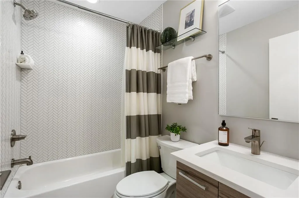 Atlanta, Georgia 30316, United States, 4 Bedrooms Bedrooms, ,3 BathroomsBathrooms,Residential,Pending,144472