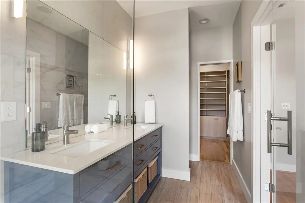 Atlanta, Georgia 30316, United States, 4 Bedrooms Bedrooms, ,3 BathroomsBathrooms,Residential,Pending,144472