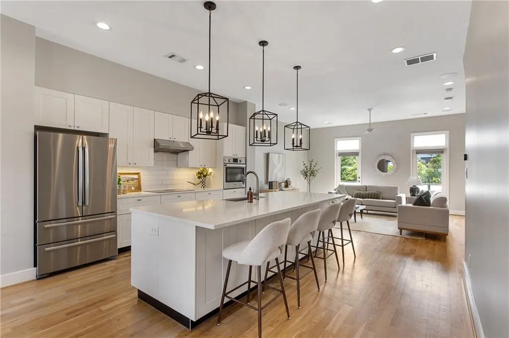 Atlanta, Georgia 30316, United States, 4 Bedrooms Bedrooms, ,3 BathroomsBathrooms,Residential,Pending,144472