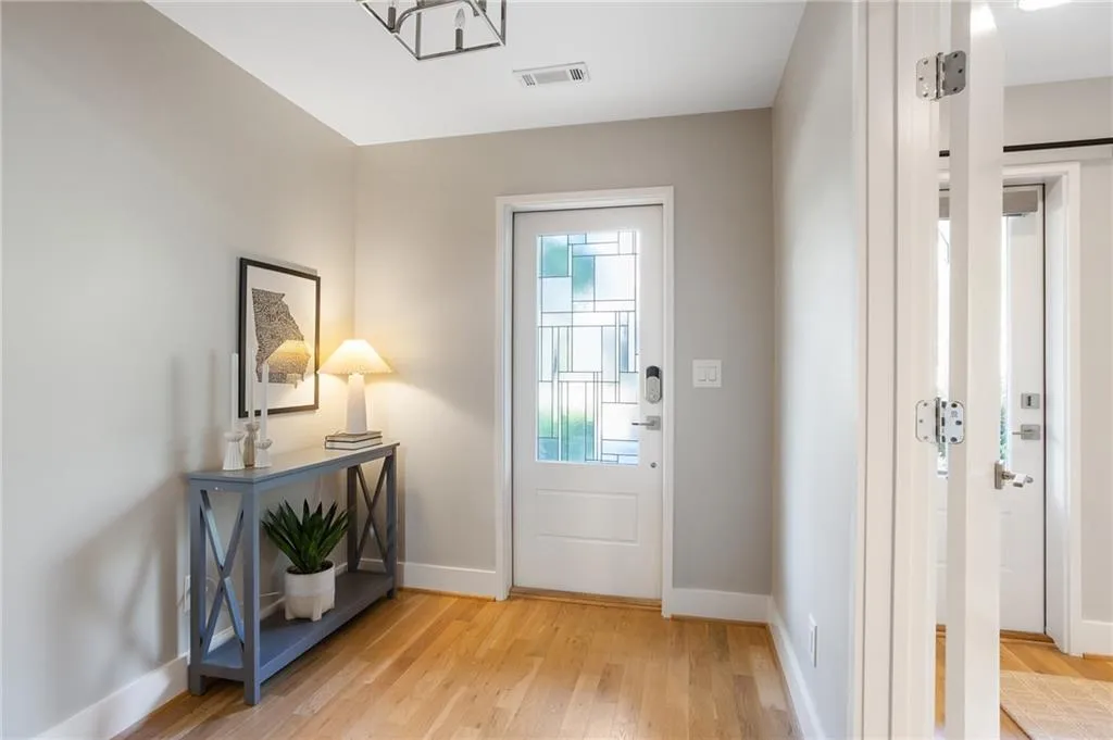 Atlanta, Georgia 30316, United States, 4 Bedrooms Bedrooms, ,3 BathroomsBathrooms,Residential,Pending,144472