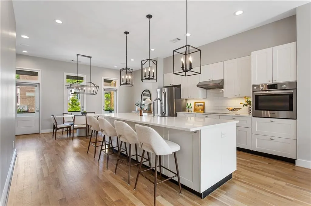 Atlanta, Georgia 30316, United States, 4 Bedrooms Bedrooms, ,3 BathroomsBathrooms,Residential,Pending,144472