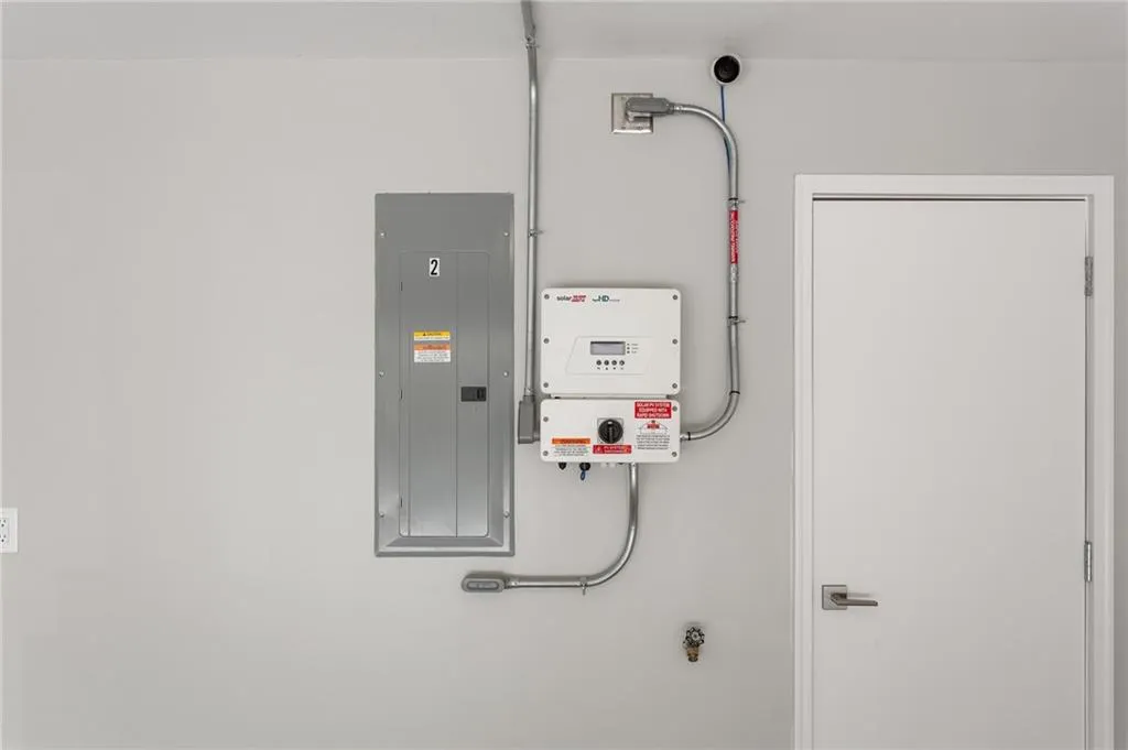 Atlanta, Georgia 30316, United States, 4 Bedrooms Bedrooms, ,3 BathroomsBathrooms,Residential,Pending,144472