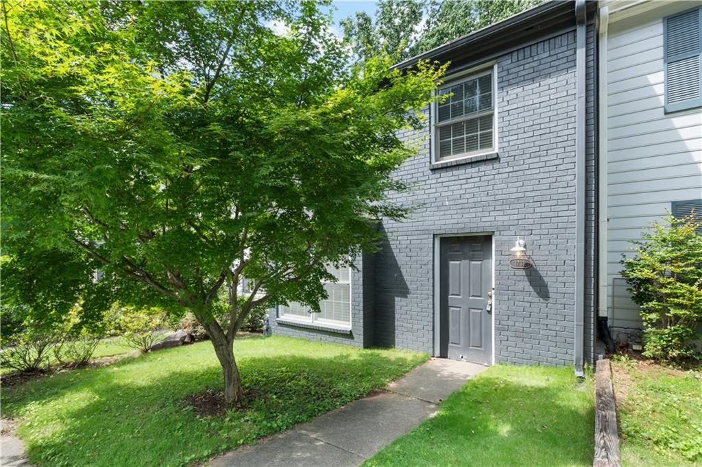 Updated, and move-in ready 2 bed, 2 bath townhome in Marietta! This home features stainless steel appliances and granite countertops, tall ceilings in the living with a loft area overlooking, cozy fireplace and nice deck out back! Minutes from KSU- Marietta, Battery Park, I-75, Atl United/CHOA Soccer Training Ground.
All All County Perimeter residents are enrolled in the Resident Benefits Package (RBP) for $49.95/month which includes liability insurance, credit building to help boost the resident’s credit score with timely rent payments, up to $1M Identity Theft Protection, HVAC air filter delivery (for applicable properties), move-in concierge service making utility connection and home service setup a breeze during your move-in, our best-in-class resident rewards program, on-demand pest control, and much more! More details upon application.