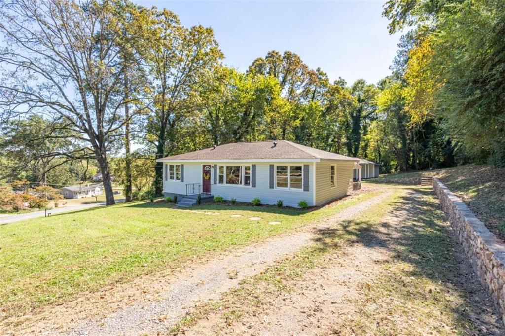 26 Lady Marian Drive NE
