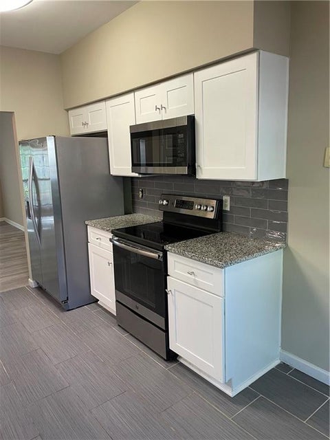 Townhouse For Rent - 2295 Fairways Court<br/> Kennesaw, GA 30144
