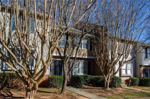 Townhouse For Sale - 1066 Wedgewood Lane<br/> Tucker, GA 30084