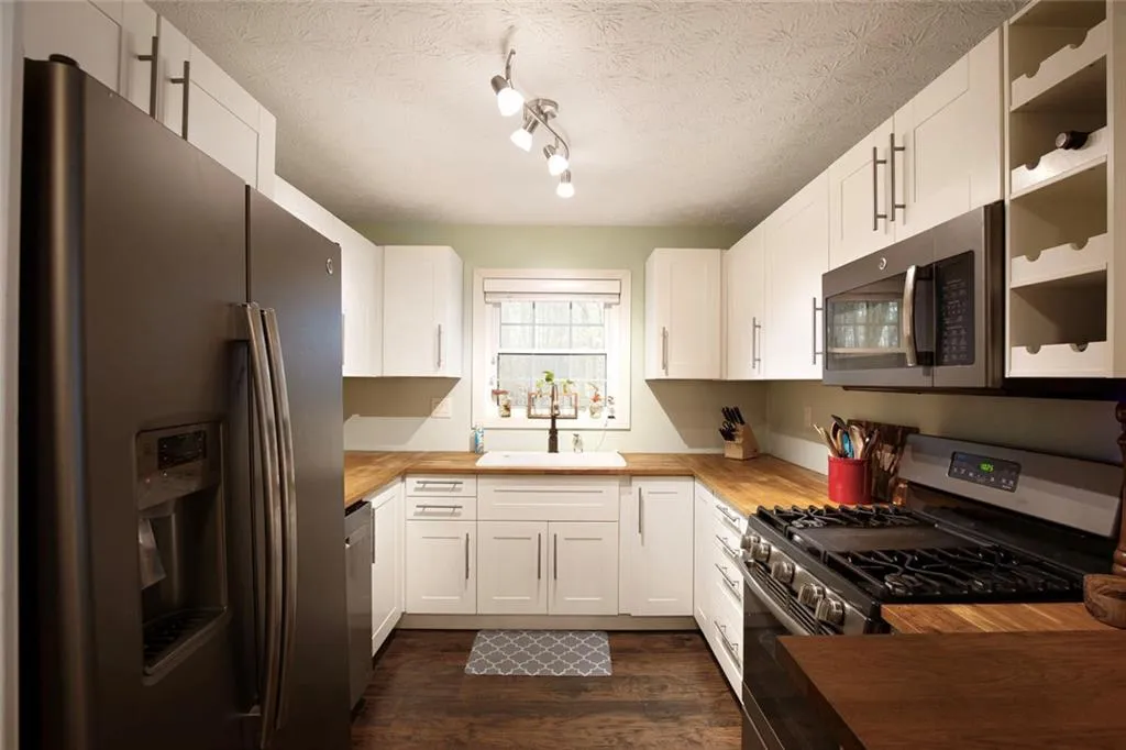 Atlanta, Georgia 30350, United States, 2 Bedrooms Bedrooms, ,1 BathroomBathrooms,Residential,Active,254000