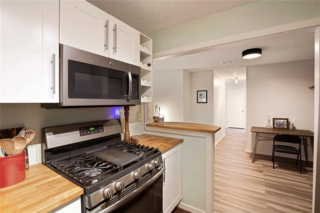 Atlanta, Georgia 30350, United States, 2 Bedrooms Bedrooms, ,1 BathroomBathrooms,Residential,Active,254000