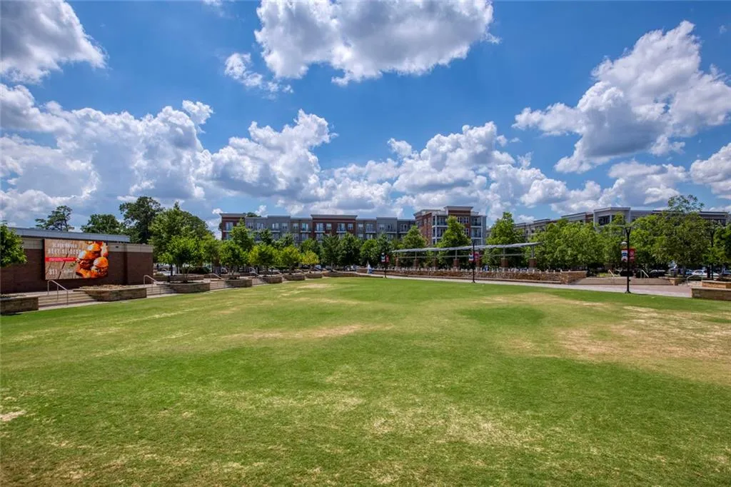 Atlanta, Georgia 30350, United States, 2 Bedrooms Bedrooms, ,1 BathroomBathrooms,Residential,Active,254000