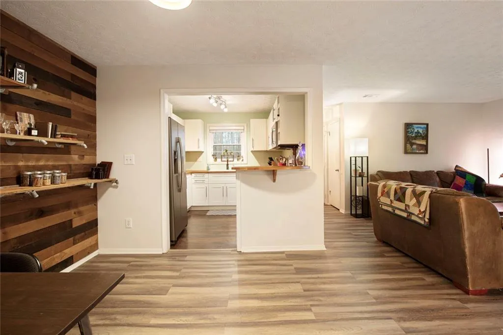 Atlanta, Georgia 30350, United States, 2 Bedrooms Bedrooms, ,1 BathroomBathrooms,Residential,Active,254000