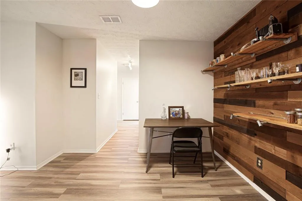 Atlanta, Georgia 30350, United States, 2 Bedrooms Bedrooms, ,1 BathroomBathrooms,Residential,Active,254000